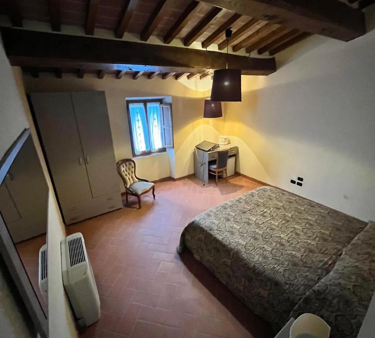 Borgo La Valle Palazzo del Pero مزرعة للإقامة