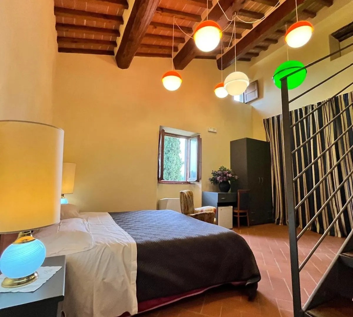 مزرعة للإقامة Borgo La Valle Palazzo del Pero إيطاليا